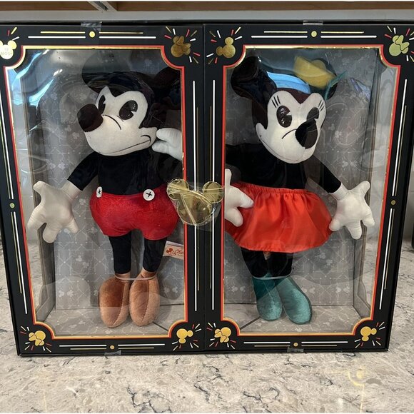 Disney Mickey And Minnie Plush collectible Limited Edition New - Picture 1 of 6